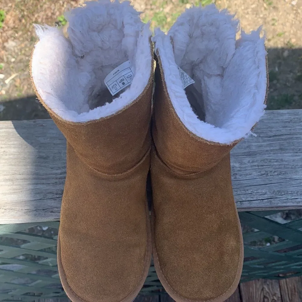 Koolaburra Attie Sheepskin Boots Faux Fur Lined Sz 4Y